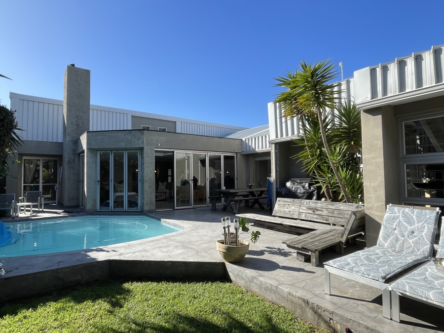 4 Bedroom Property for Sale in Flamingo Vlei Western Cape